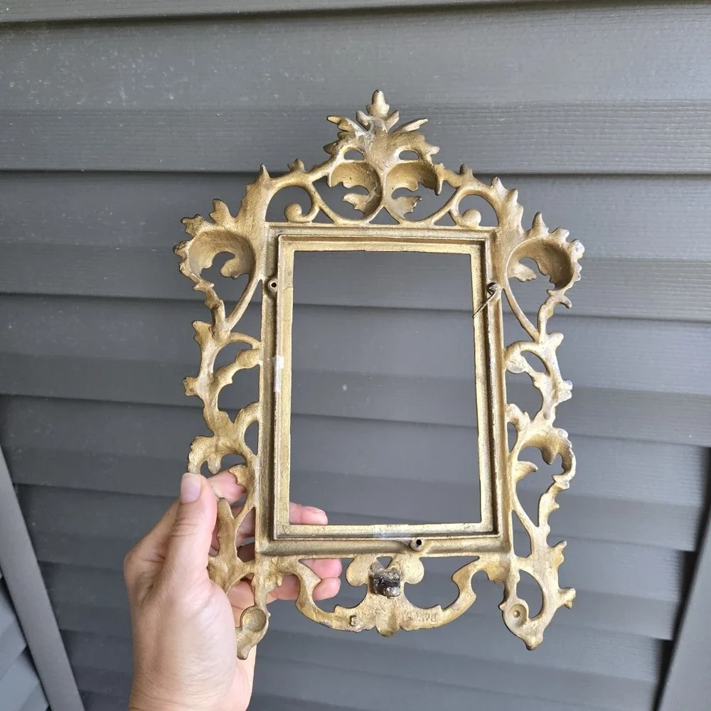 Vintage/Antique Shabby Chic Cast‎ Iron Picture Frame  Easel Style EUC